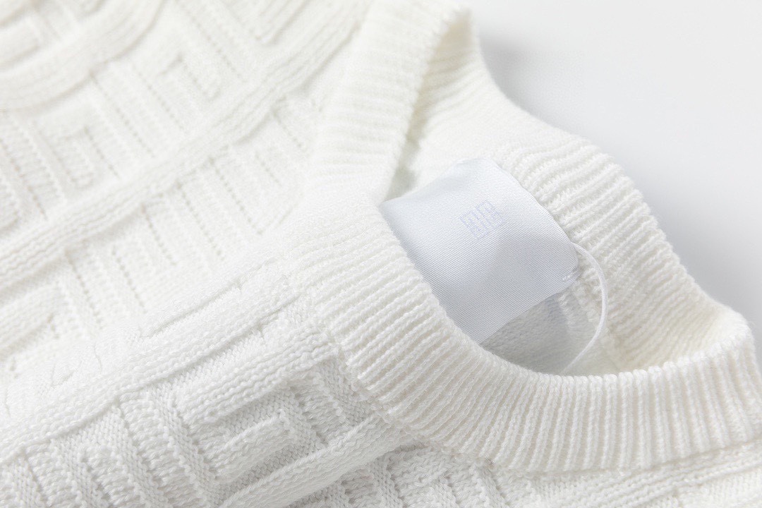 【GIVENCHY   公式旗艦店】ジバンシー  セーター好評に付き再入荷！ 241031