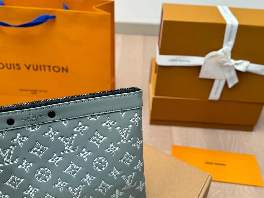 【LOUIS VUITTON  公式 旗艦店】 ルイヴィトン   クラッチバッグ 当日出荷 好評に付き再入荷！30*21CM  241101