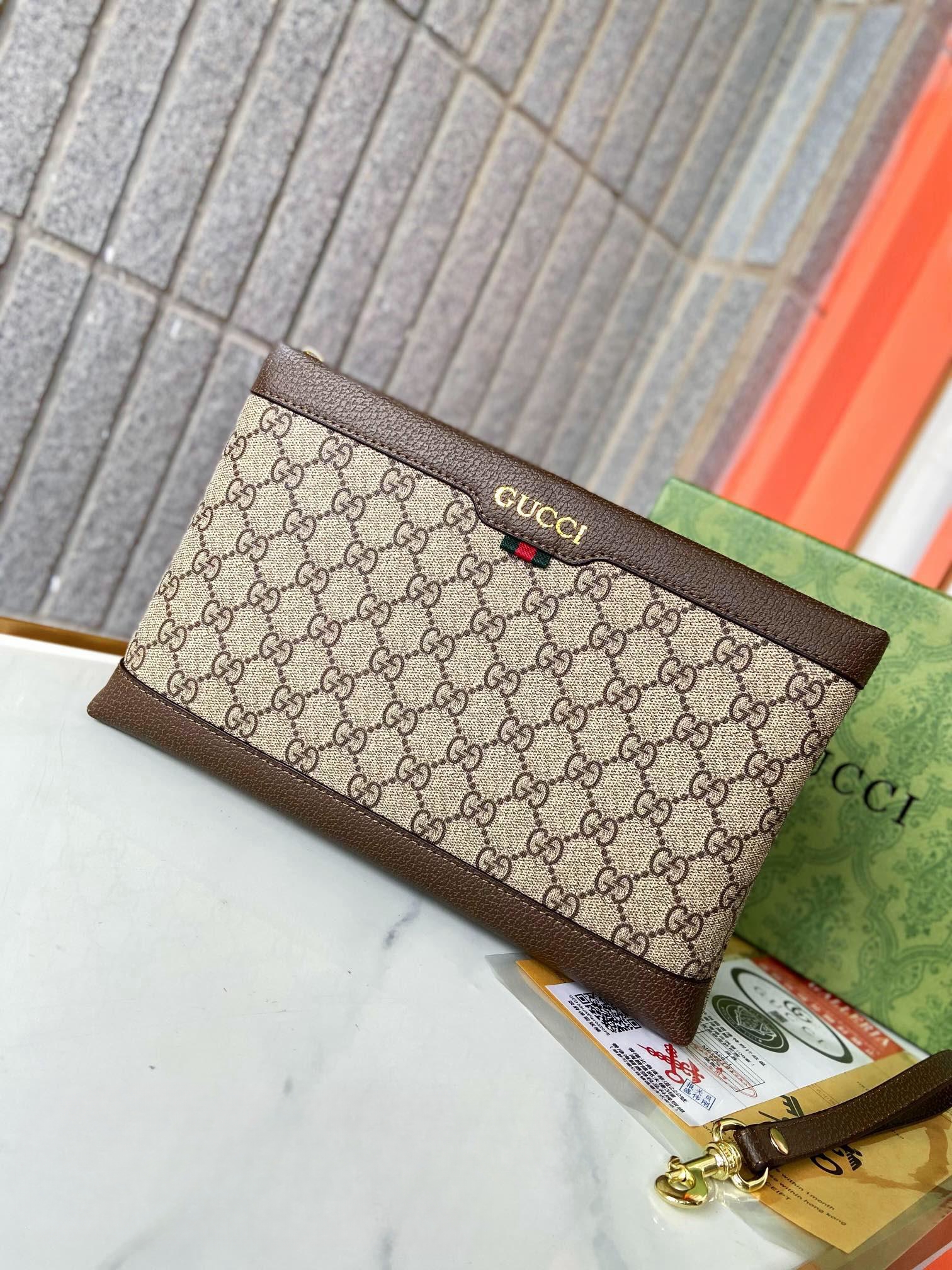 【GUCCI  公式 旗艦店】 グッチ   クラッチバッグ 当日出荷 好評に付き再入荷！28*18*2.5CM  241101