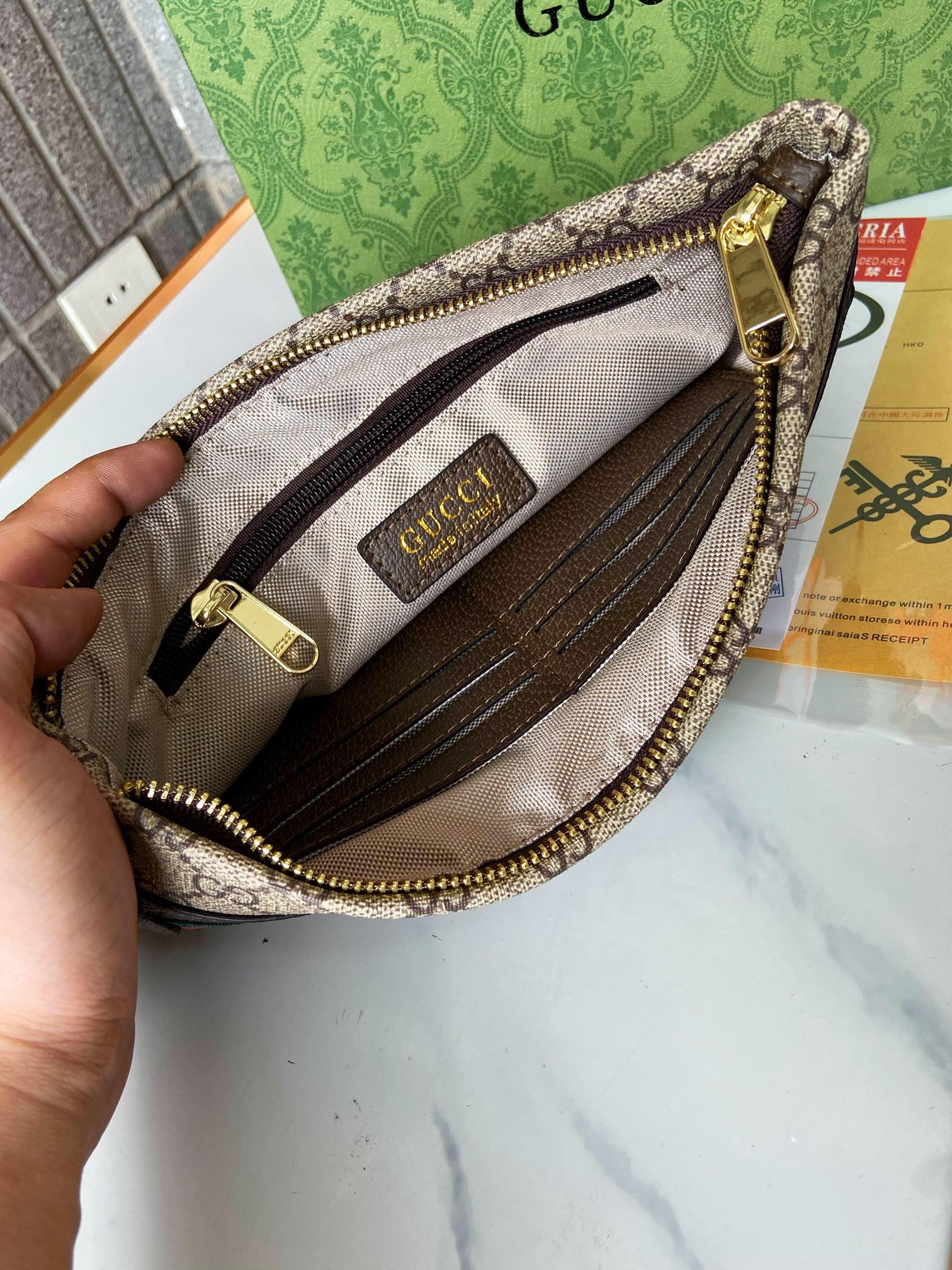 【GUCCI  公式 旗艦店】 グッチ   クラッチバッグ 当日出荷 好評に付き再入荷！28*18*2.5CM  241101