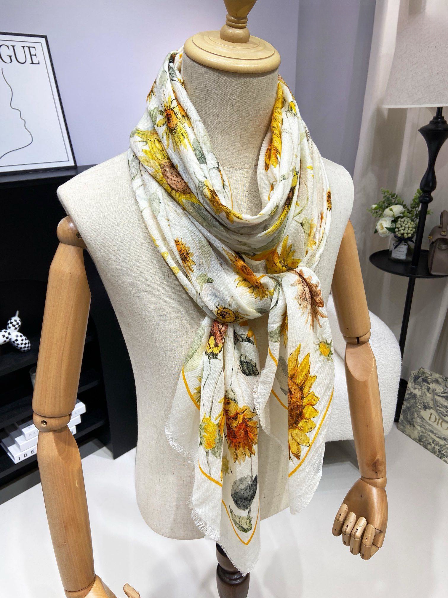 【DIOR  ディオール 】スカーフ  200*110cm  241108