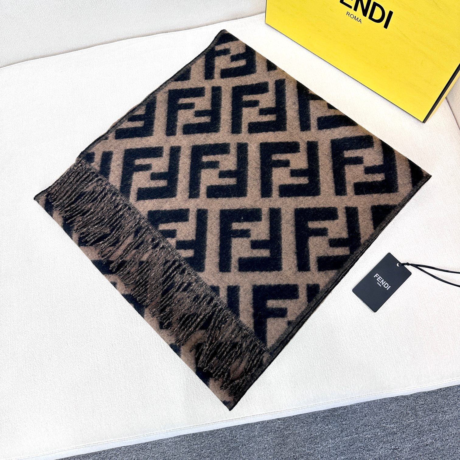 【FENDI  フェンディ】スカーフ45*170CM   241109