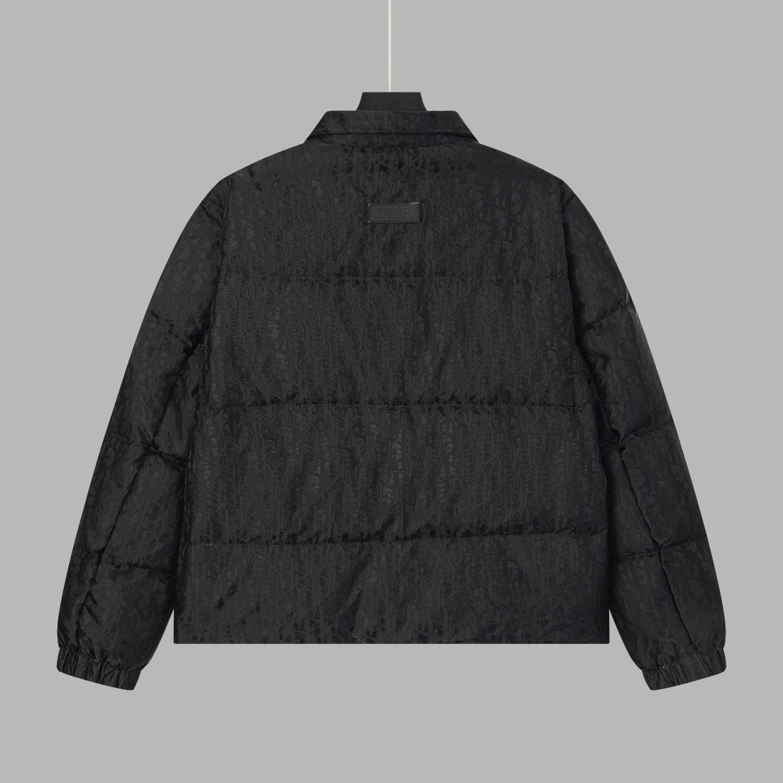 【DIOR  公式旗艦店】ディオール  ダウンジャケット ご好評に付き再入荷！ 241112