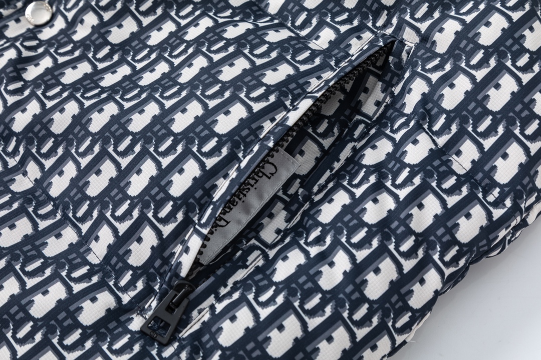 【DIOR  公式旗艦店】ディオール  ダウンベスト  ご好評に付き再入荷！ 241112