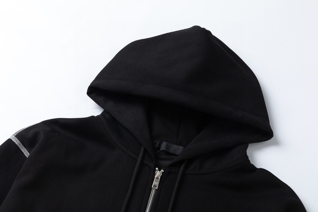 【PRADA 公式旗艦店】プラダ  パーカー スウェットご好評に付き再入荷    241113