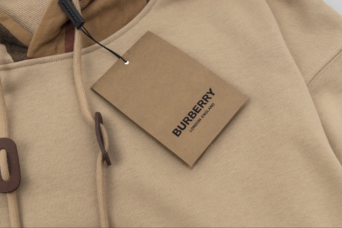 【BURBERRY  公式旗艦店】バーバリー パーカースウェットご好評に付き再入荷！241113