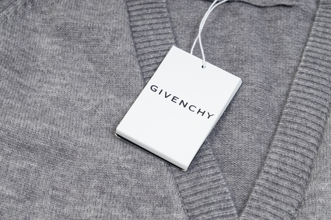 【GIVENCHY   公式旗艦店】ジバンシー   セーター好評に付き再入荷！241115