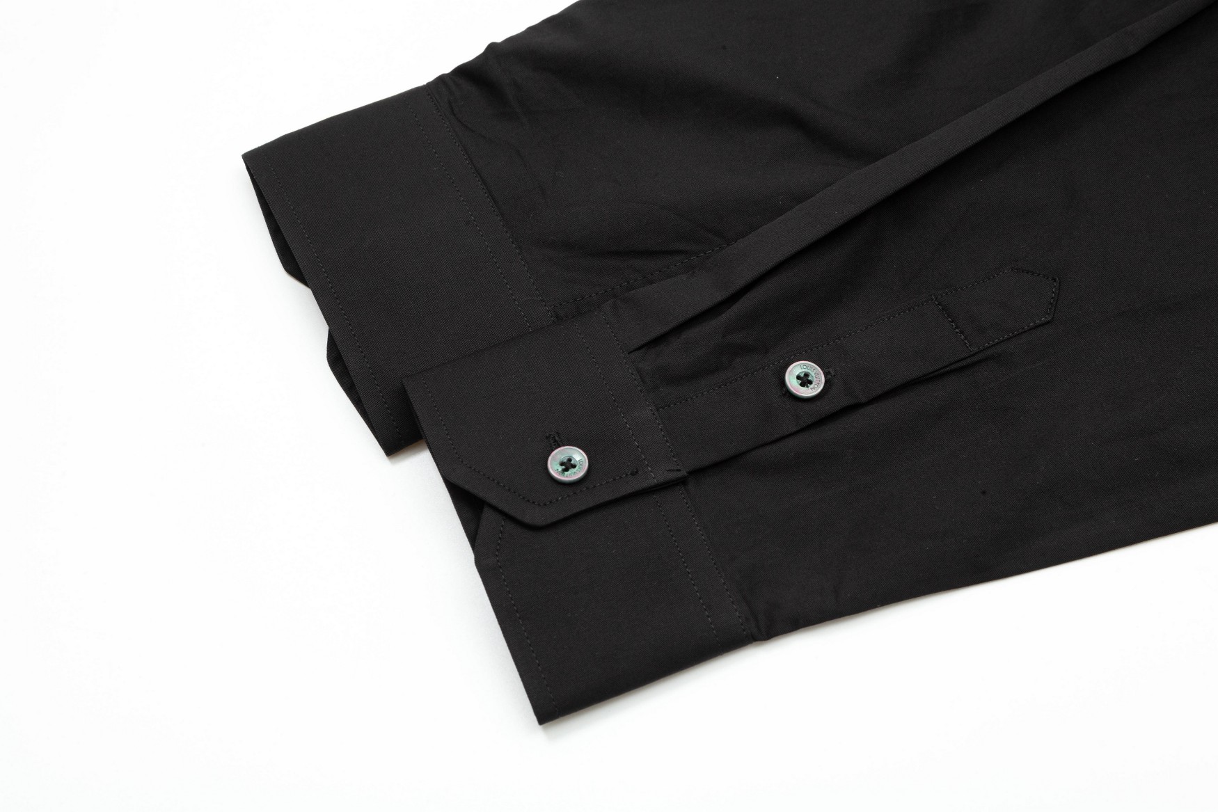 【LOUIS VUITTON 公式旗艦店】ルイヴィトン  シャツ  ご好評に付き再入荷 241119