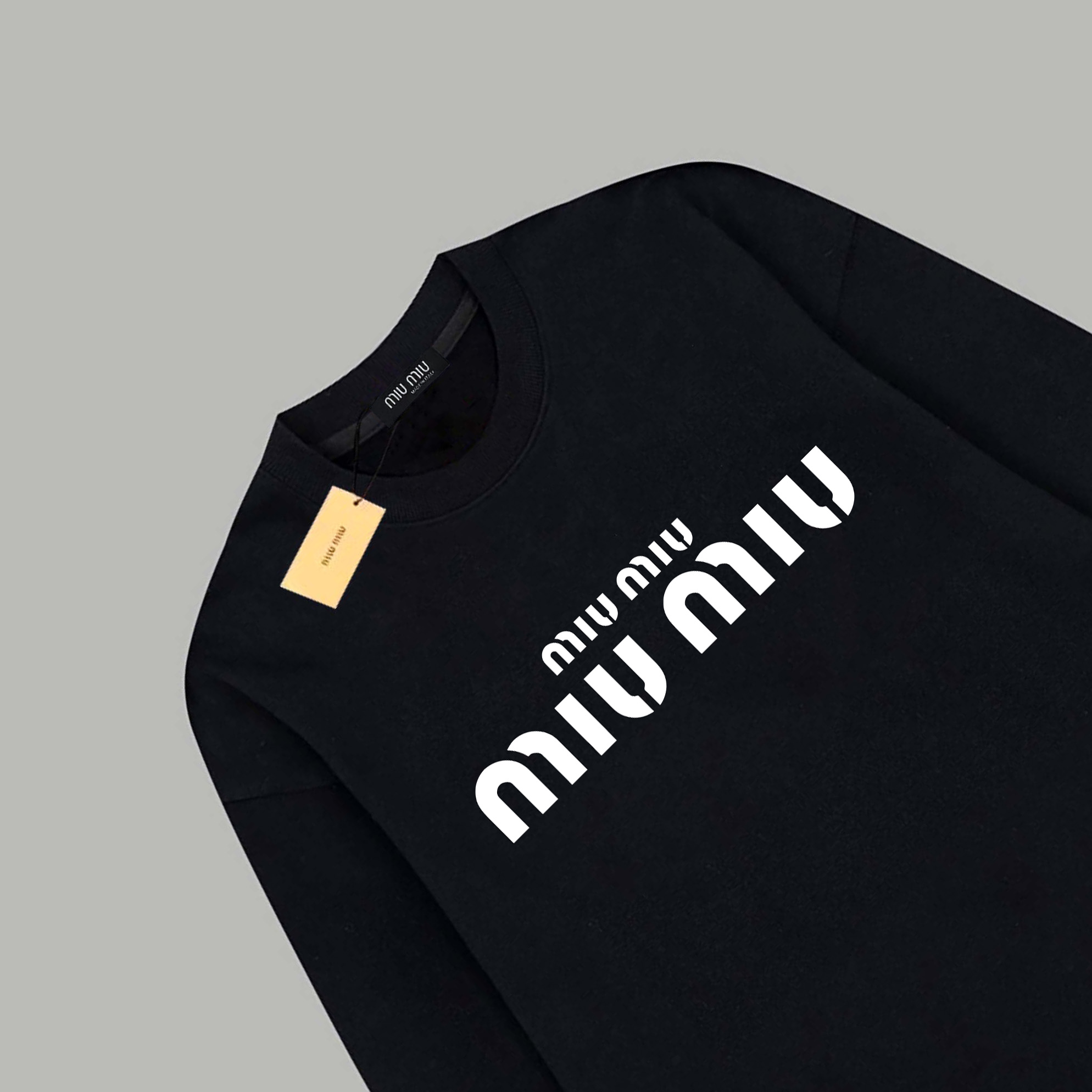 【Miumiu 公式旗艦店】ミュウミュウ  丸首の衛衣 スウェット ご好評に付き再入荷！241122