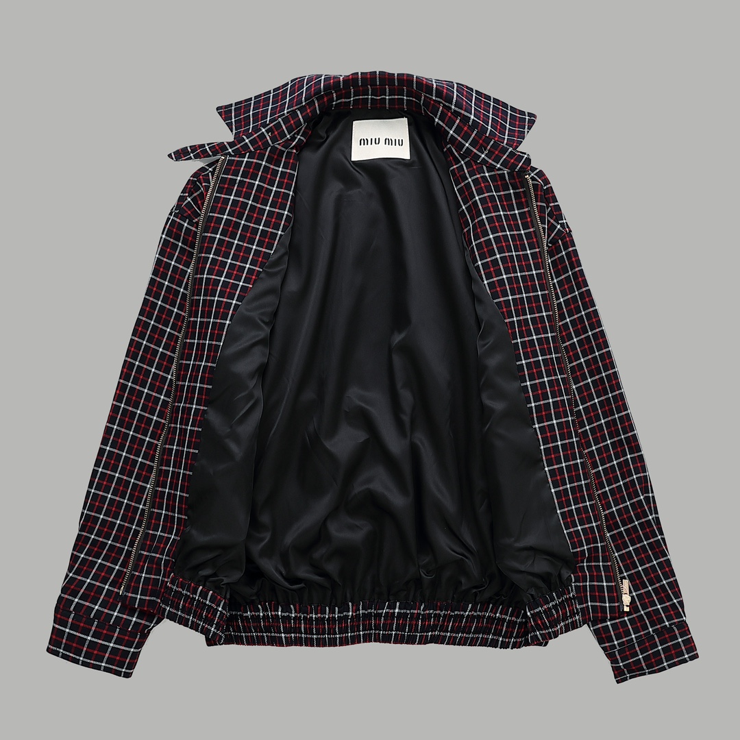 【Miumiu 公式旗艦店】 ミュウミュウ   ジャケット着  スウェット ご好評に付き再入荷！241122