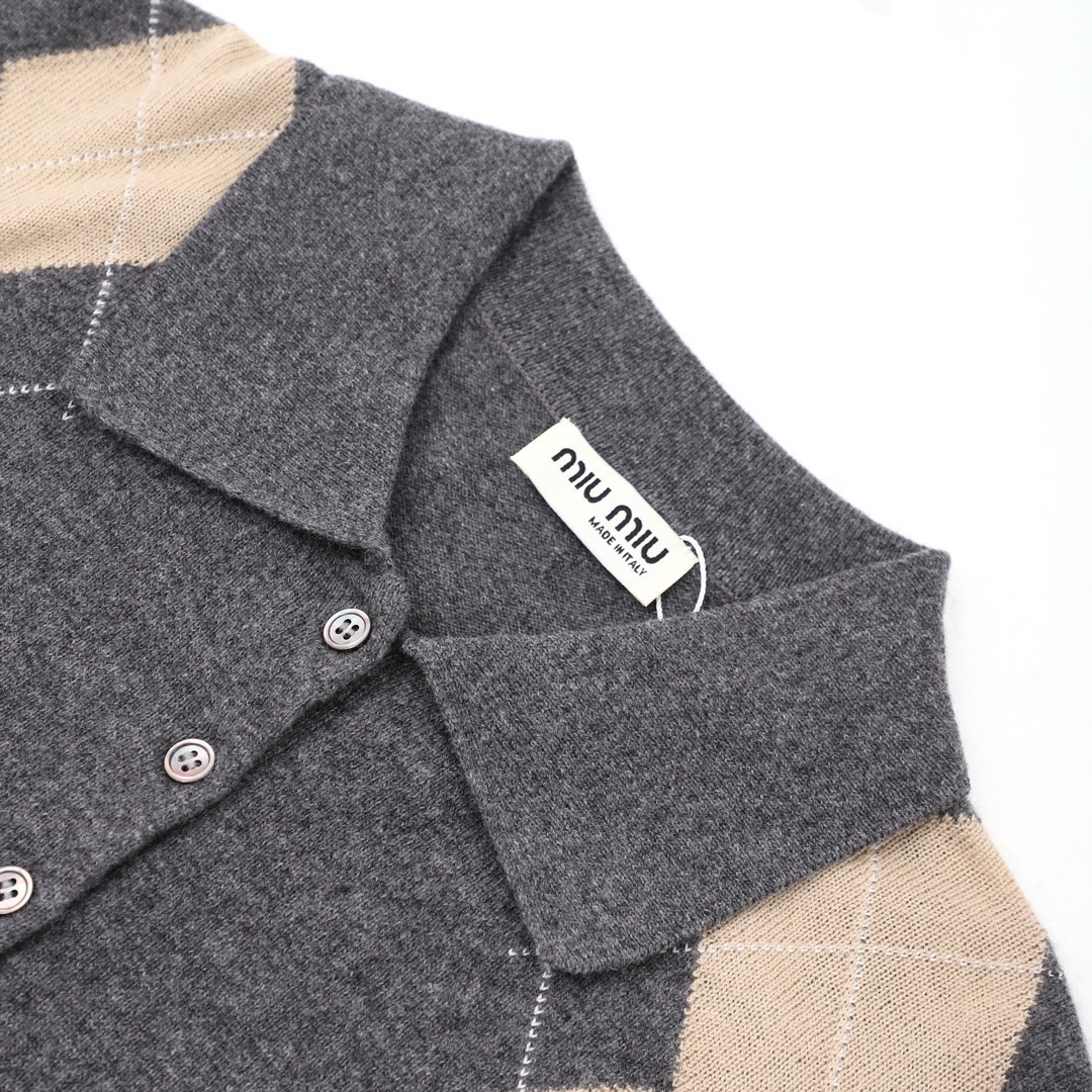 【Miumiu 公式旗艦店】ミュウミュウ  セーター好評に付き再入荷！ 241123