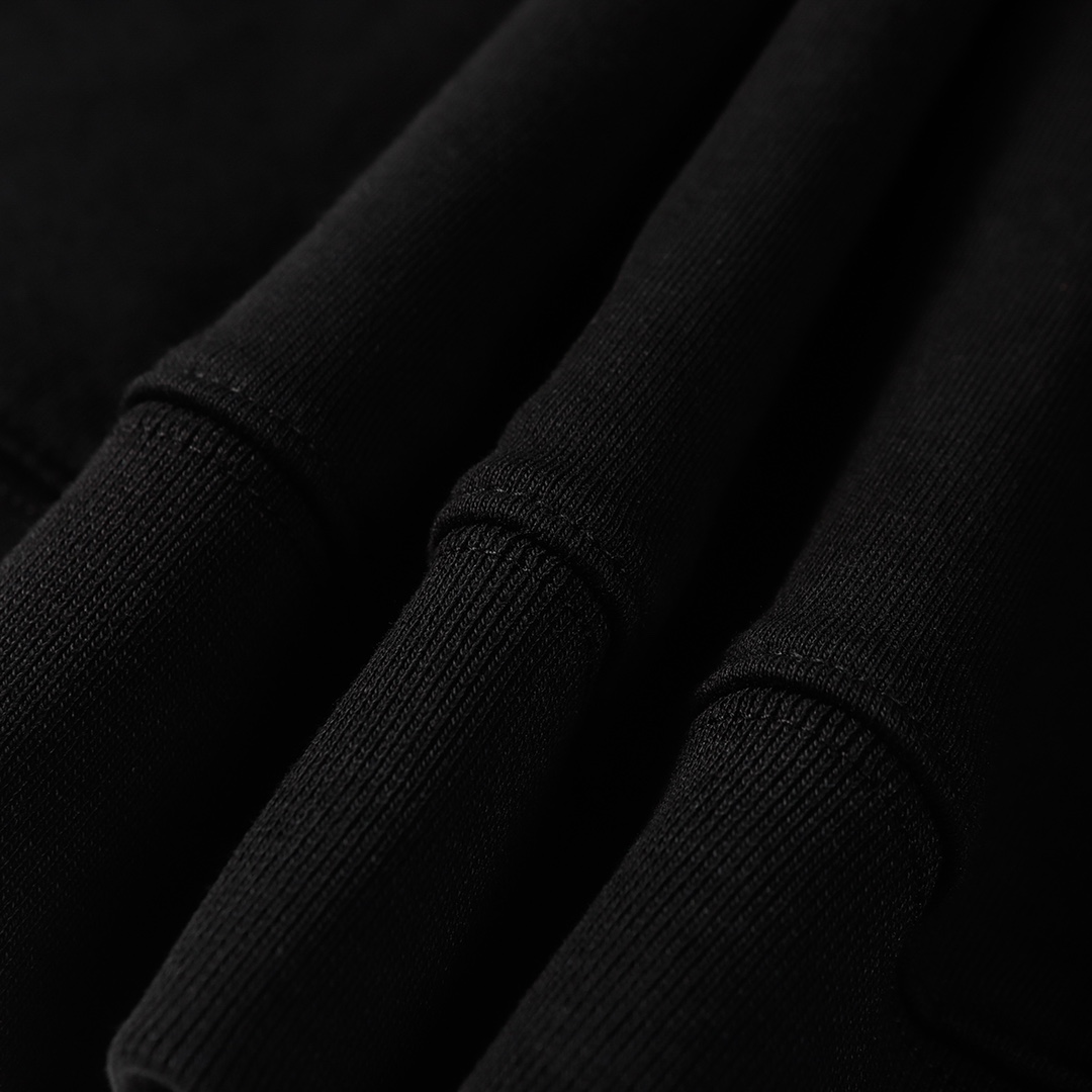 【FENDI  公式旗艦店】フェンディ丸首の衛衣 スウェット ご好評に付き再入荷！