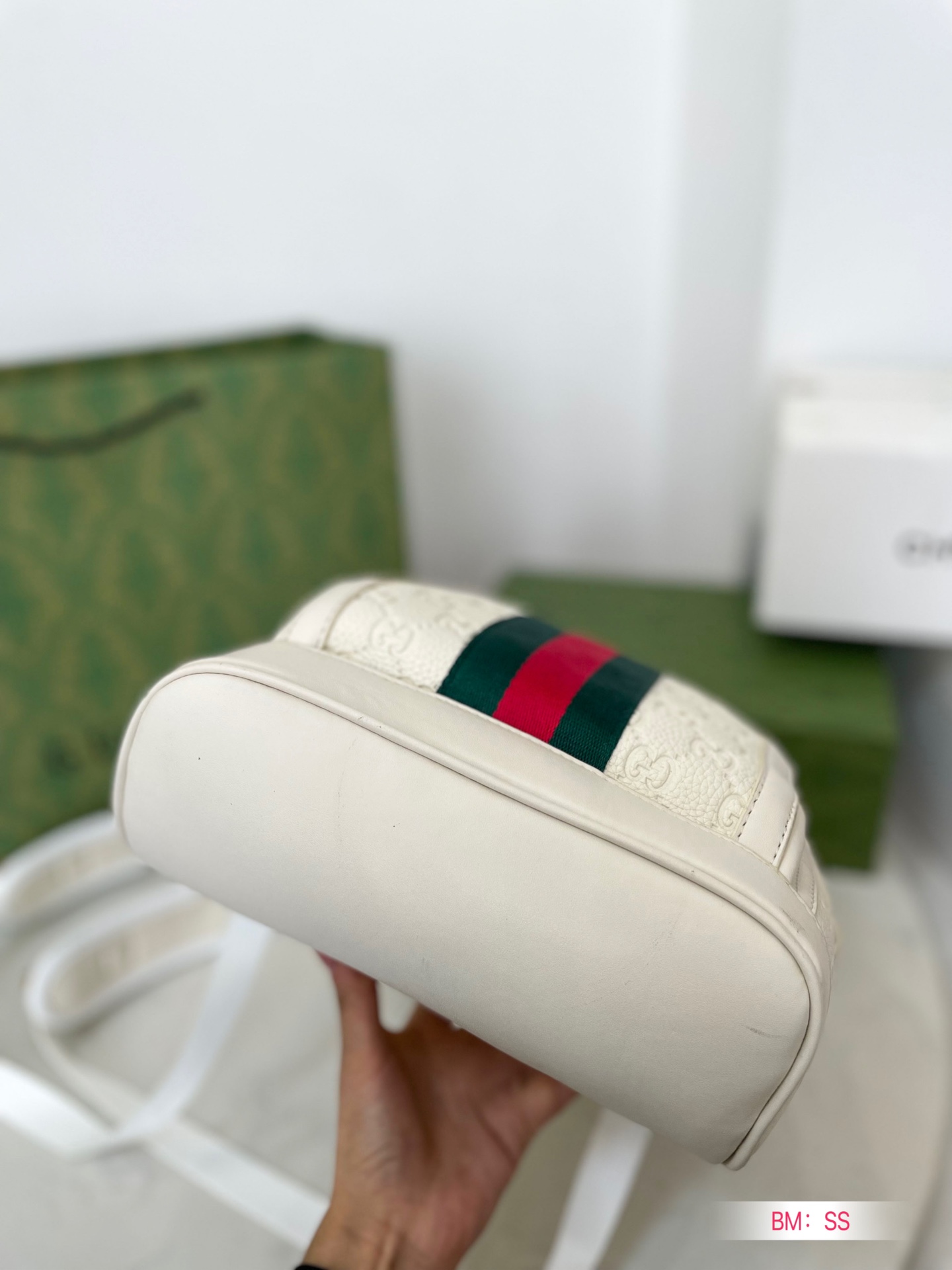【GUCCI 公式 旗艦店】グッチ  ハンドバッグ当日出荷 好評に付き再入荷！23*32CM