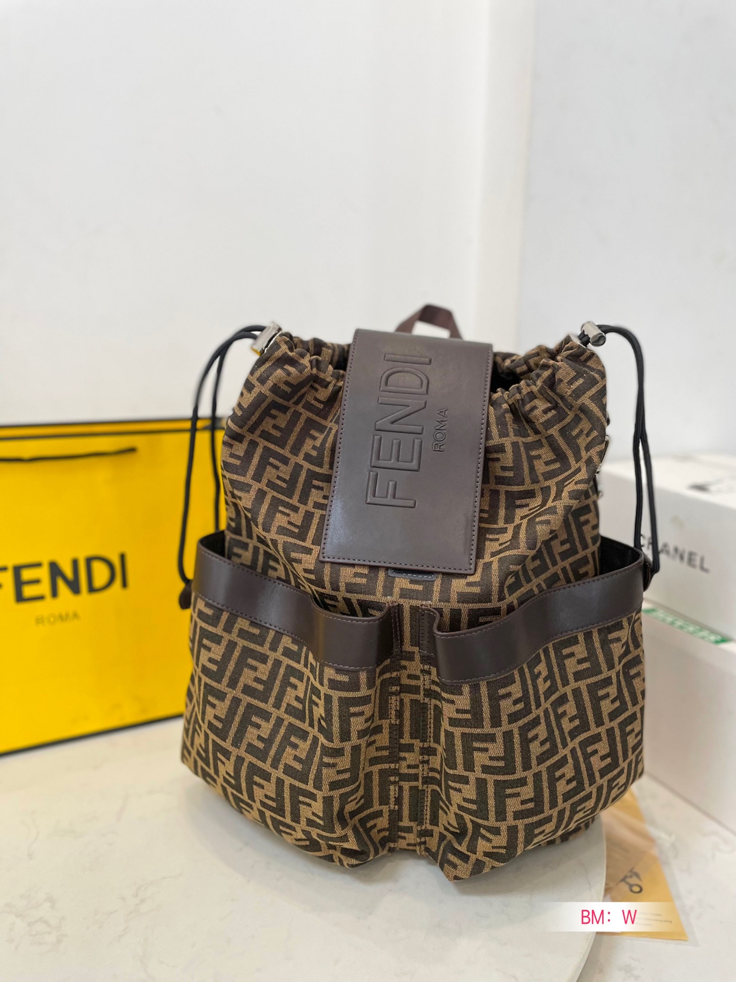 【FENDI  公式 旗艦店】フェンディ  リュックサック  当日出荷 好評に付き再入荷！35*44CM