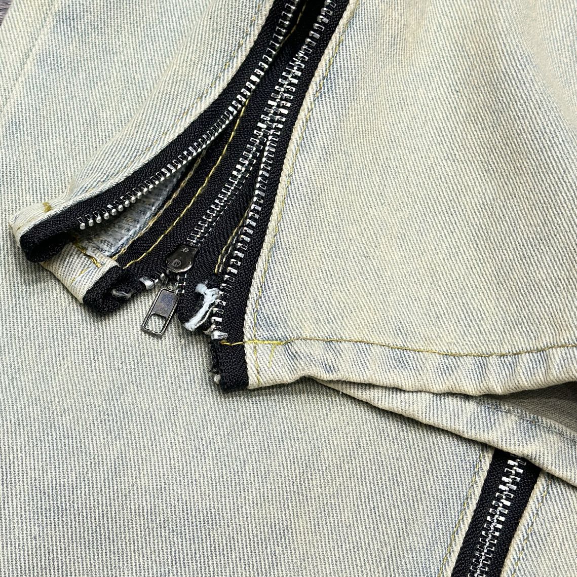 【BALENCIAGA 公式旗艦店】バレンシアガ   ジーパン  ご好評に付き再入荷！