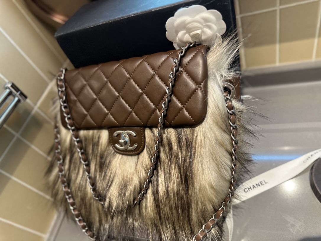 【CHANEL 公式旗艦店】シャネル   ショルダーバッグ  当日出荷 好評に付き再入荷！20*12CM