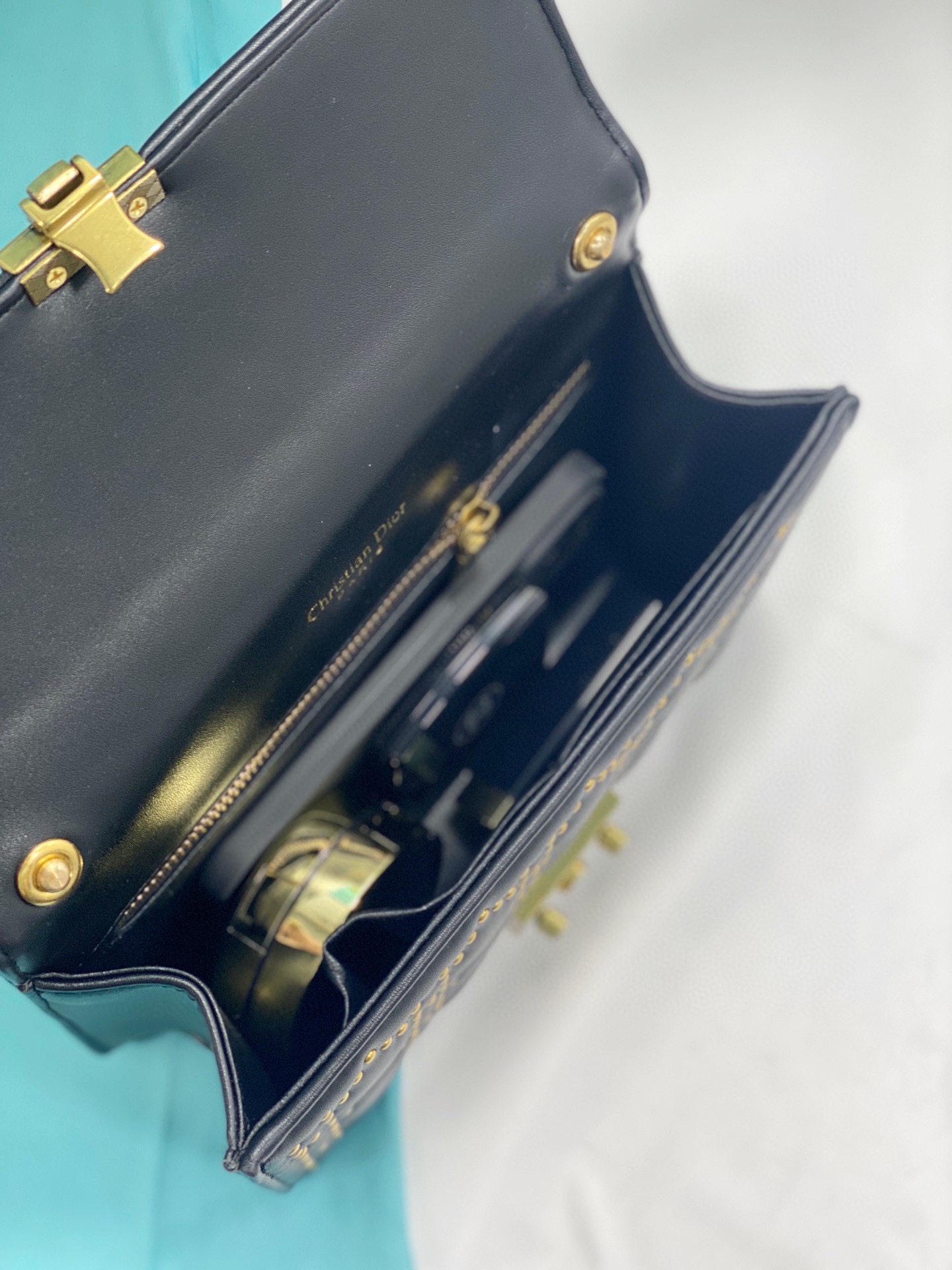 【DIOR  公式 旗艦店】ディオール   ショルダーバッグ 当日出荷 好評に付き再入荷！24*16CM