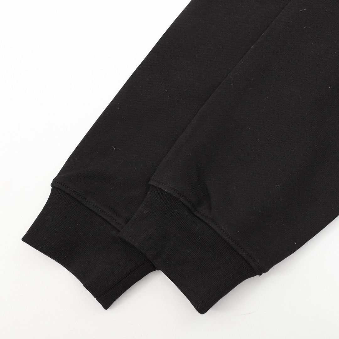 【FENDI  公式旗艦店】フェンディ丸首の衛衣 スウェット ご好評に付き再入荷！