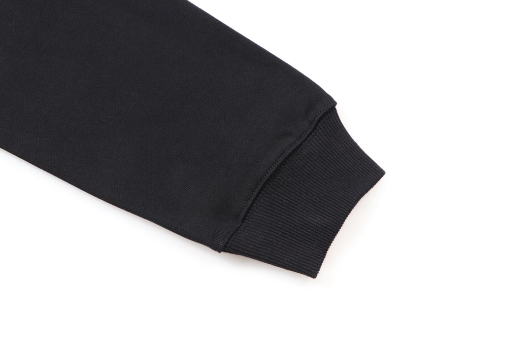 【VERSACE   公式旗艦店】ヴェルサーチ  丸首の衛衣   スウェットご好評に付き再入荷！