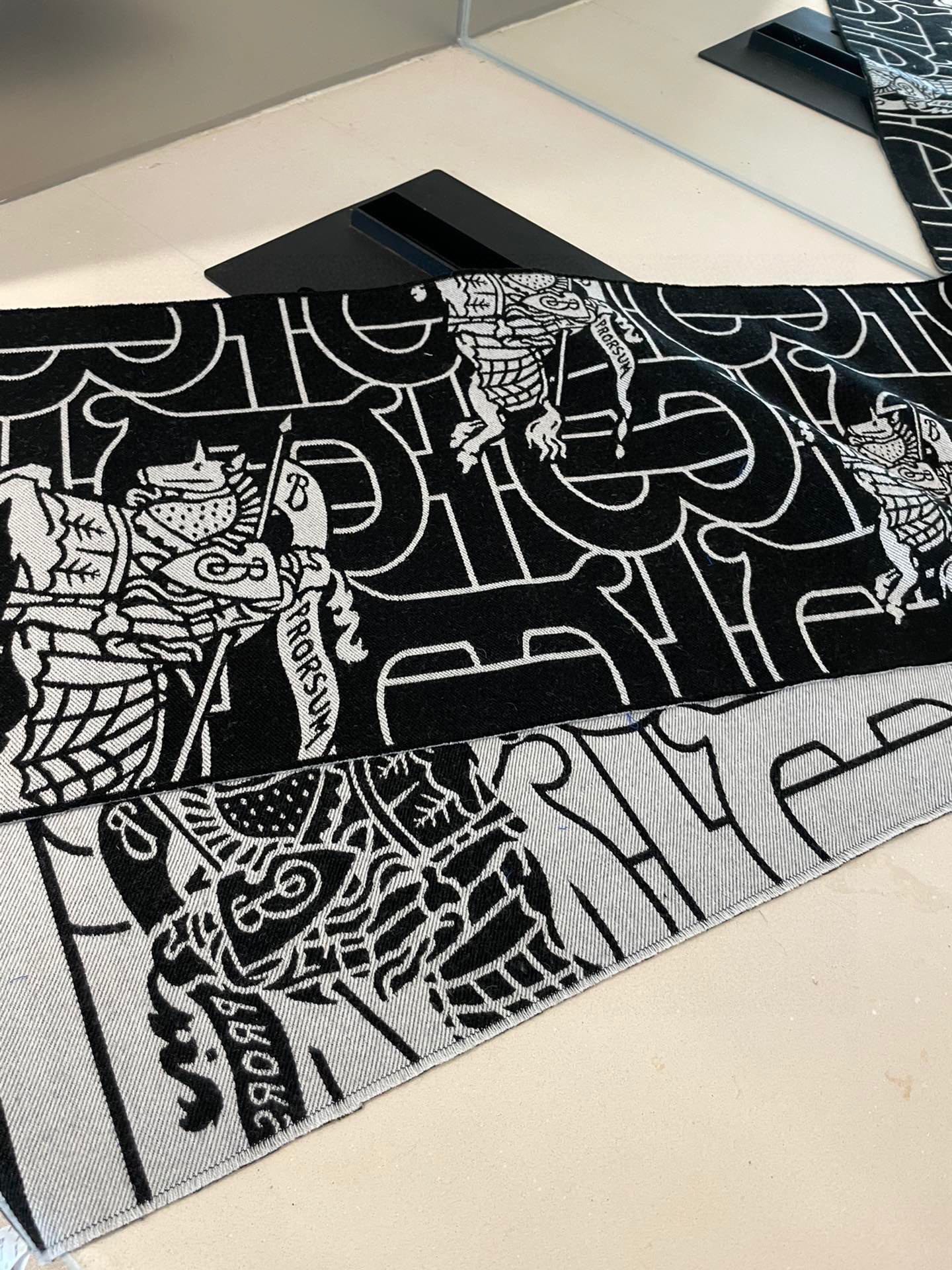 【BURBERRY  バーバリー】スカーフ33*188CM