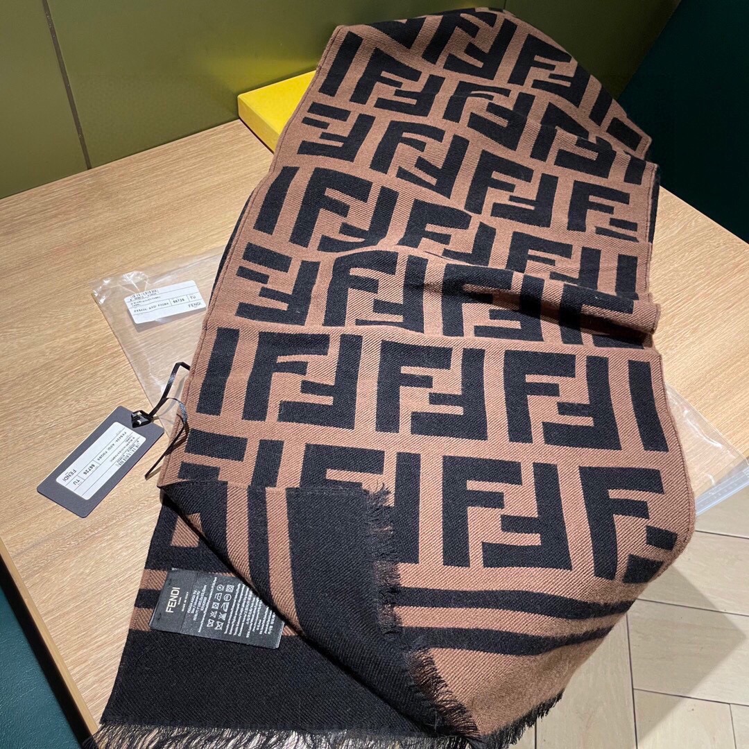 【FENDI  フェンディ】スカーフ35*180CM