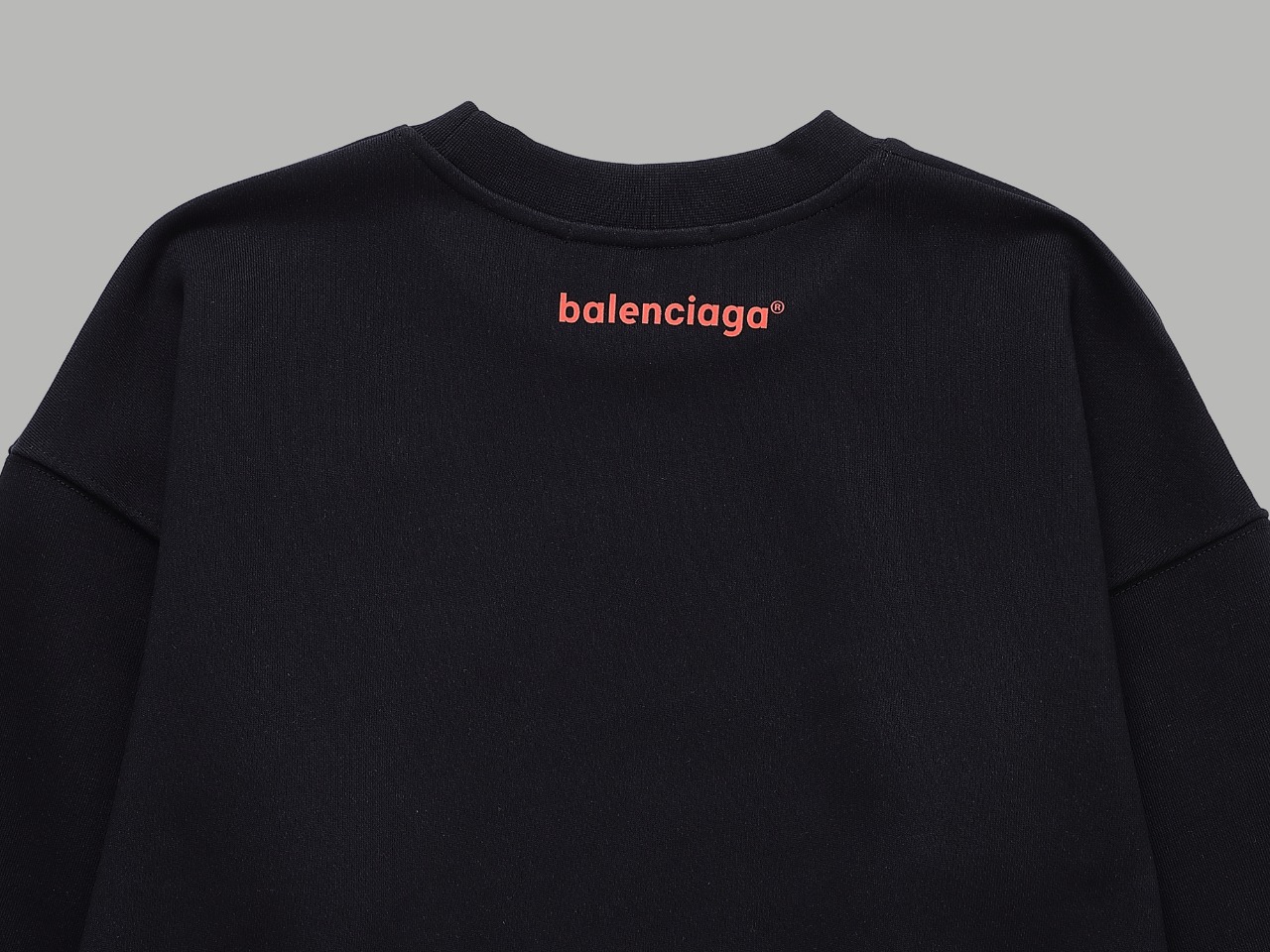 【BALENCIAGA  公式旗艦店】バレンシアガ  丸首の衛衣 スウェットご好評に付き再入荷！