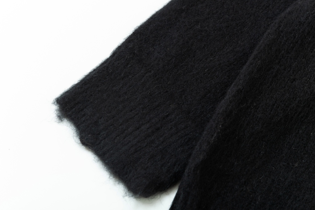 【YSL SAINT LAURENT  公式旗艦店】サンローラン  セーター好評に付き再入荷！