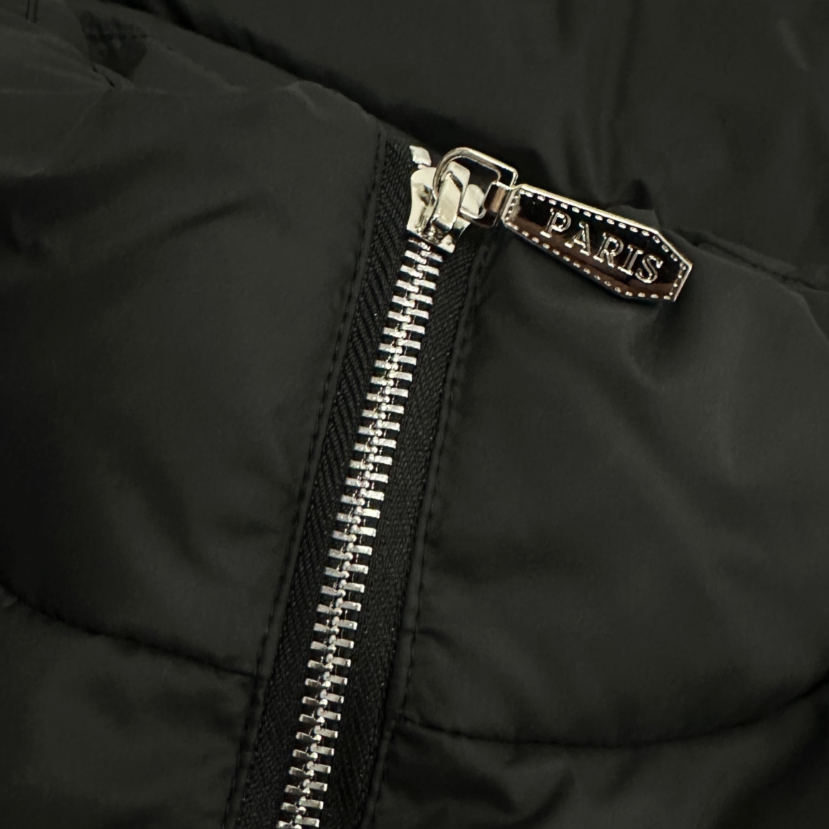 【PRADA  公式旗艦店】プラダ  ダウンジャケット好評に付き再入荷！