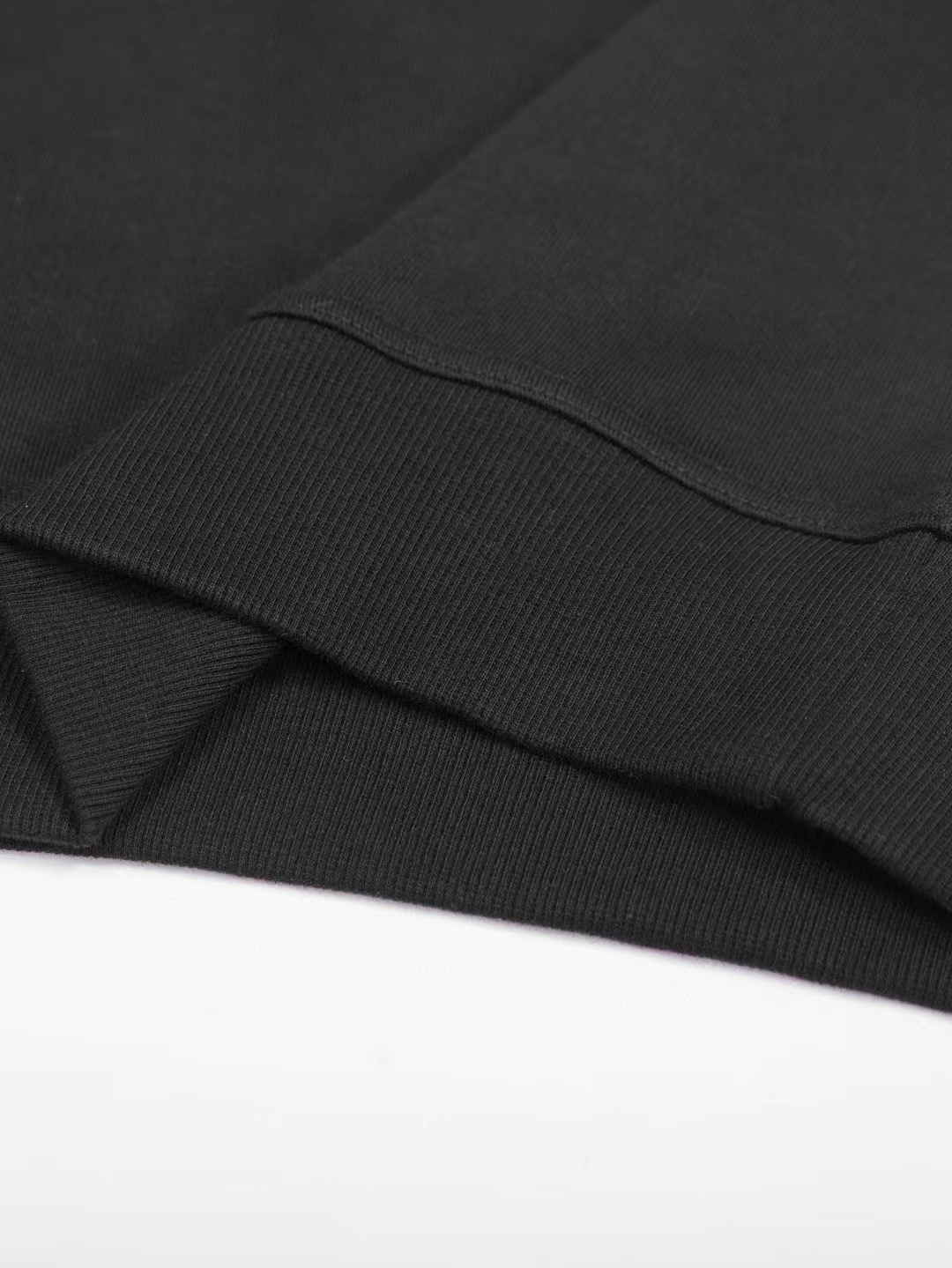 【BALENCIAGA 公式旗艦店】バレンシアガ 丸首の衛衣 スウェット ご好評に付き再入荷！