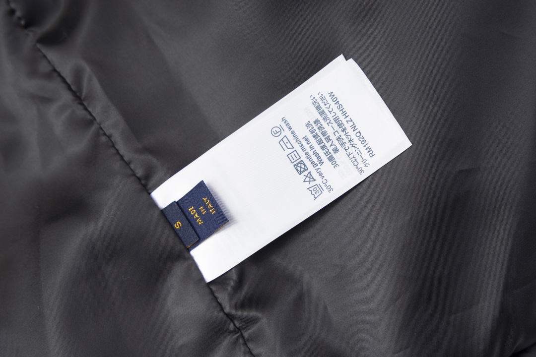 【LOUIS VUITTON  公式旗艦店】ルイヴィトン  ジャケット着 好評に付き再入荷！