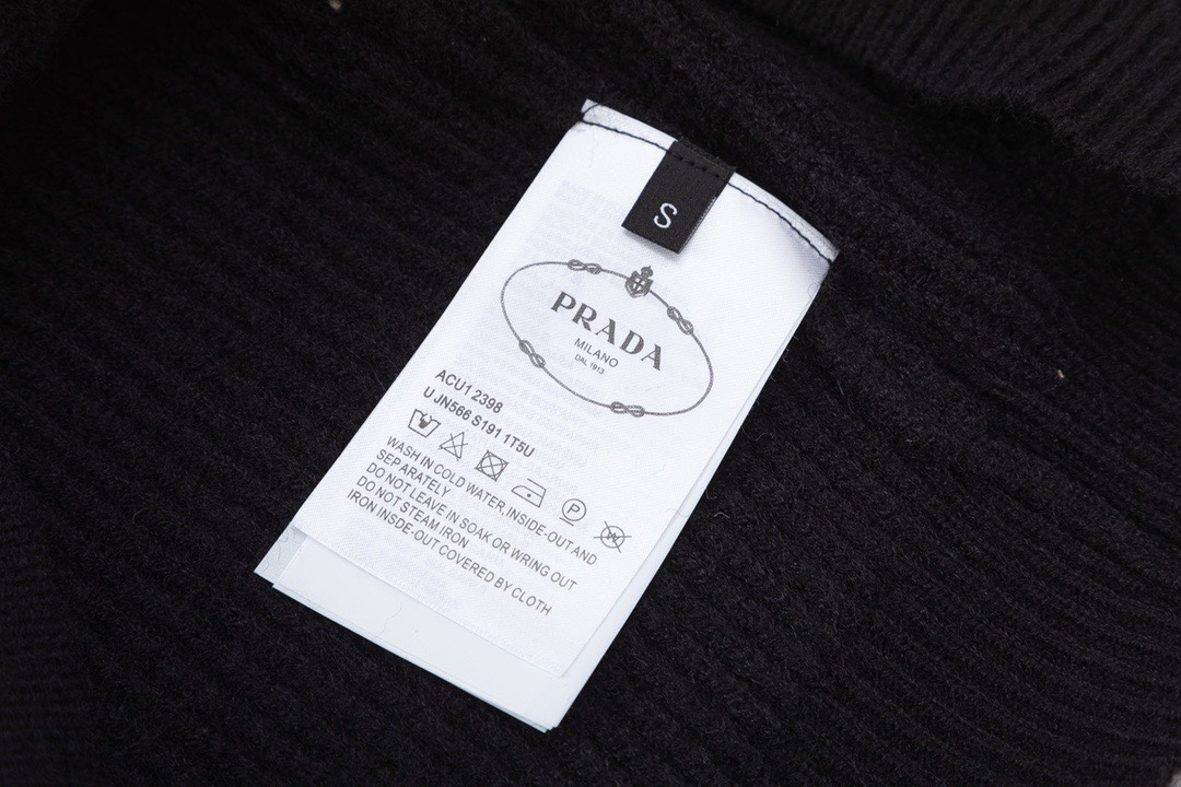 【PRADA  公式旗艦店】プラダ  セーター好評に付き再入荷！