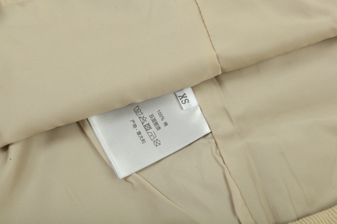 【DIOR  公式旗艦店】ディオール  ジャケット着 好評に付き再入荷！