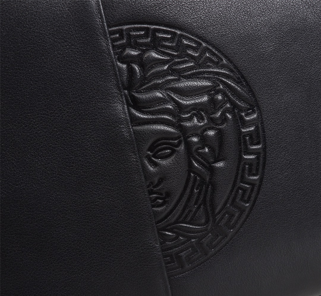 【VERSACE   公式旗艦店】ヴェルサーチ   斜めがけバッグ 当日出荷 好評に付き再入荷39*29*7CM