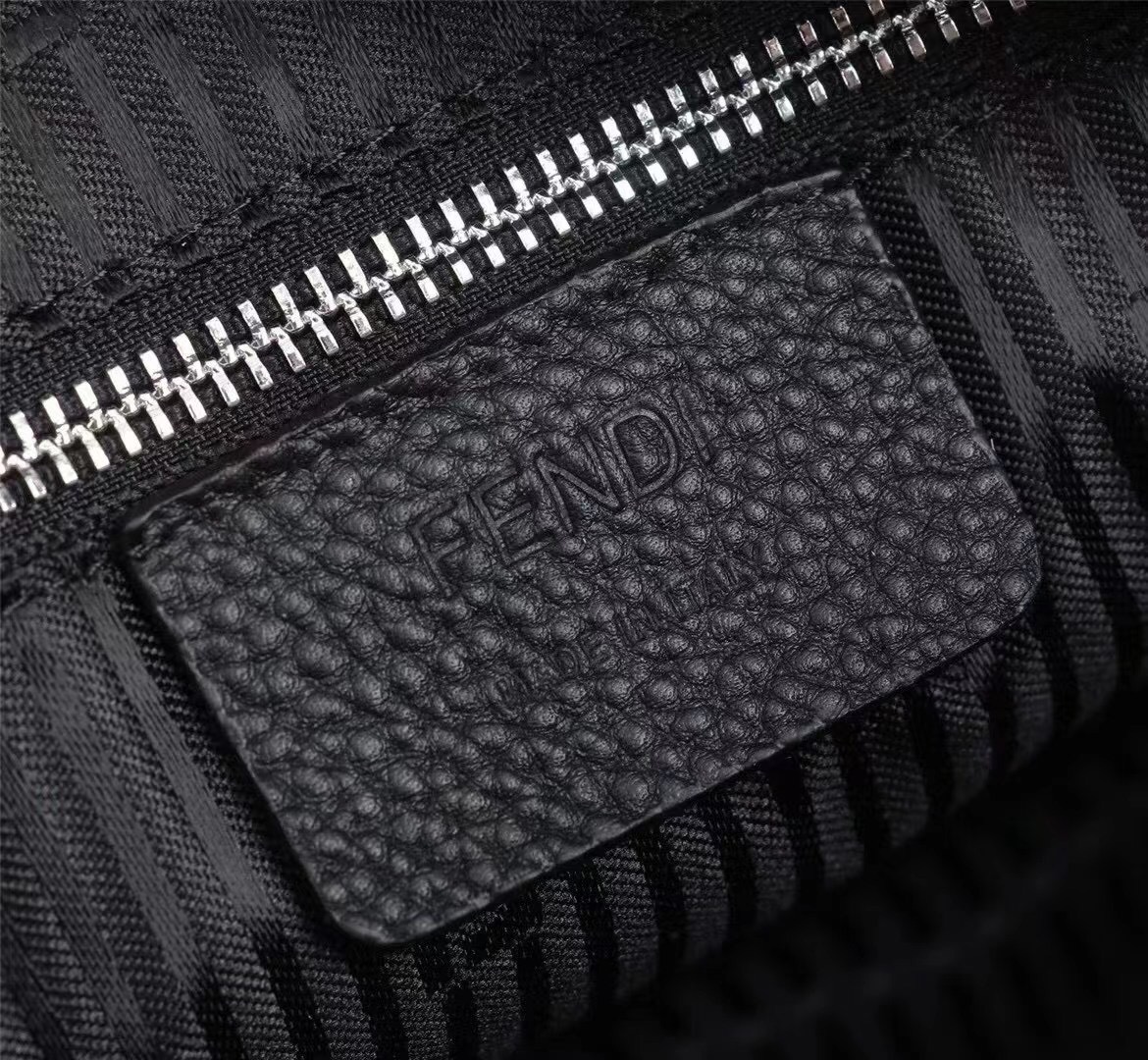 【FENDI  公式旗艦店】フェンディ クラッチバッグ当日出荷 好評に付き再入荷24*16*7CM