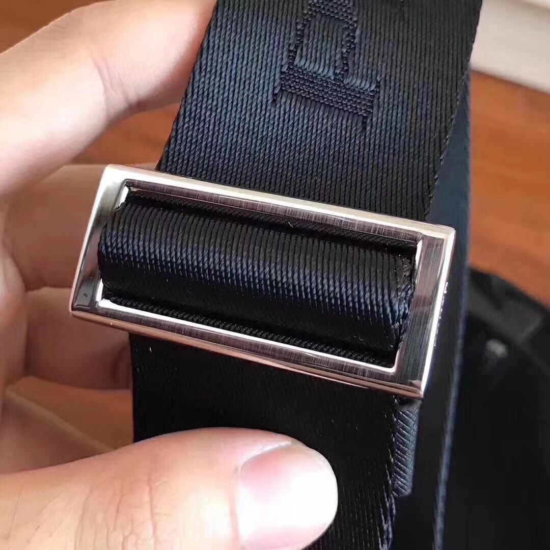 【PRADA  公式 旗艦店】プラダ  斜めがけバッグ 当日出荷 好評に付き再入荷！27*25.5*6CM