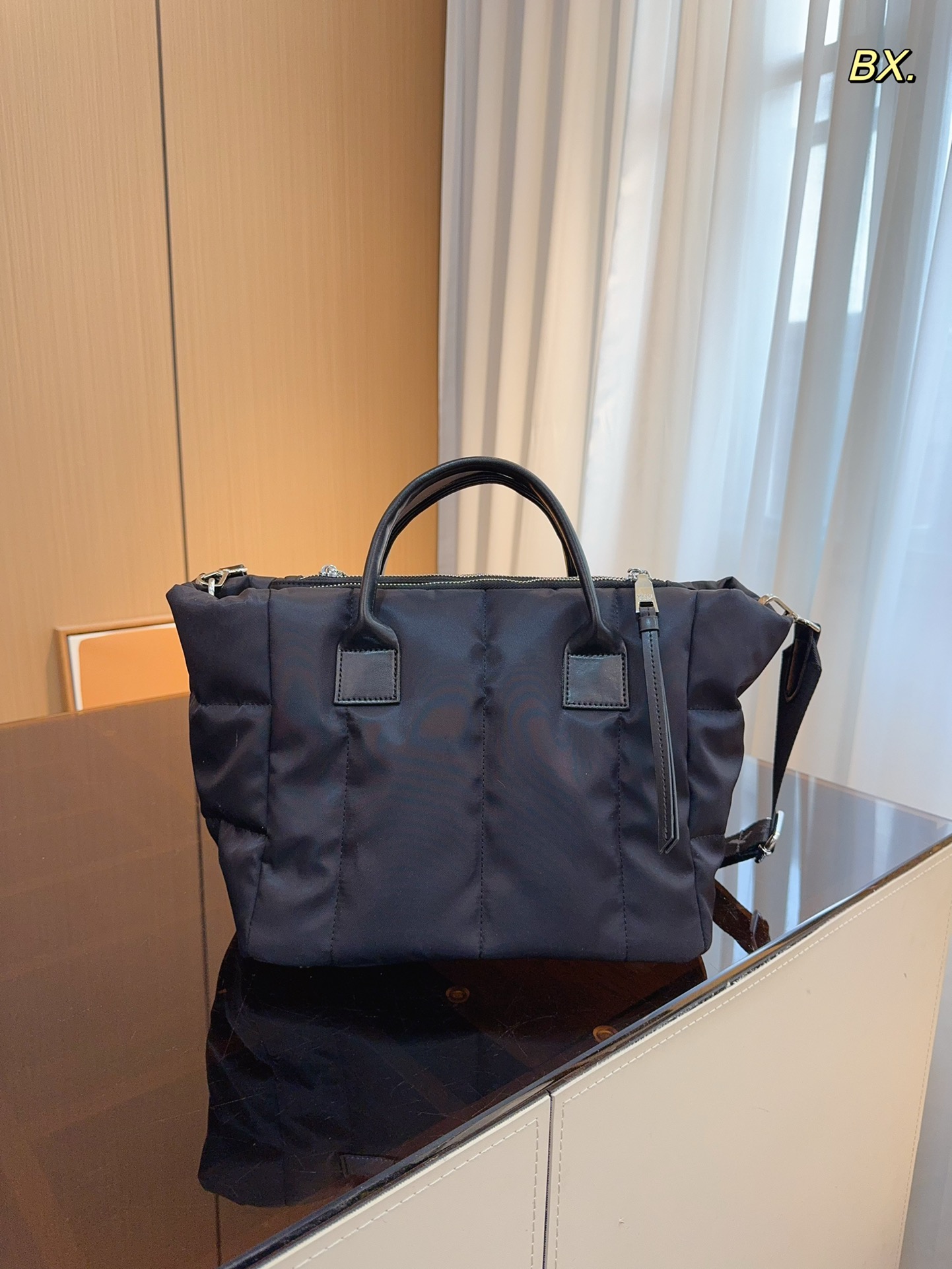 【PRADA  公式旗艦店】プラダ  斜めがけバッグ 当日出荷 好評に付き再入荷！28*18*23CM