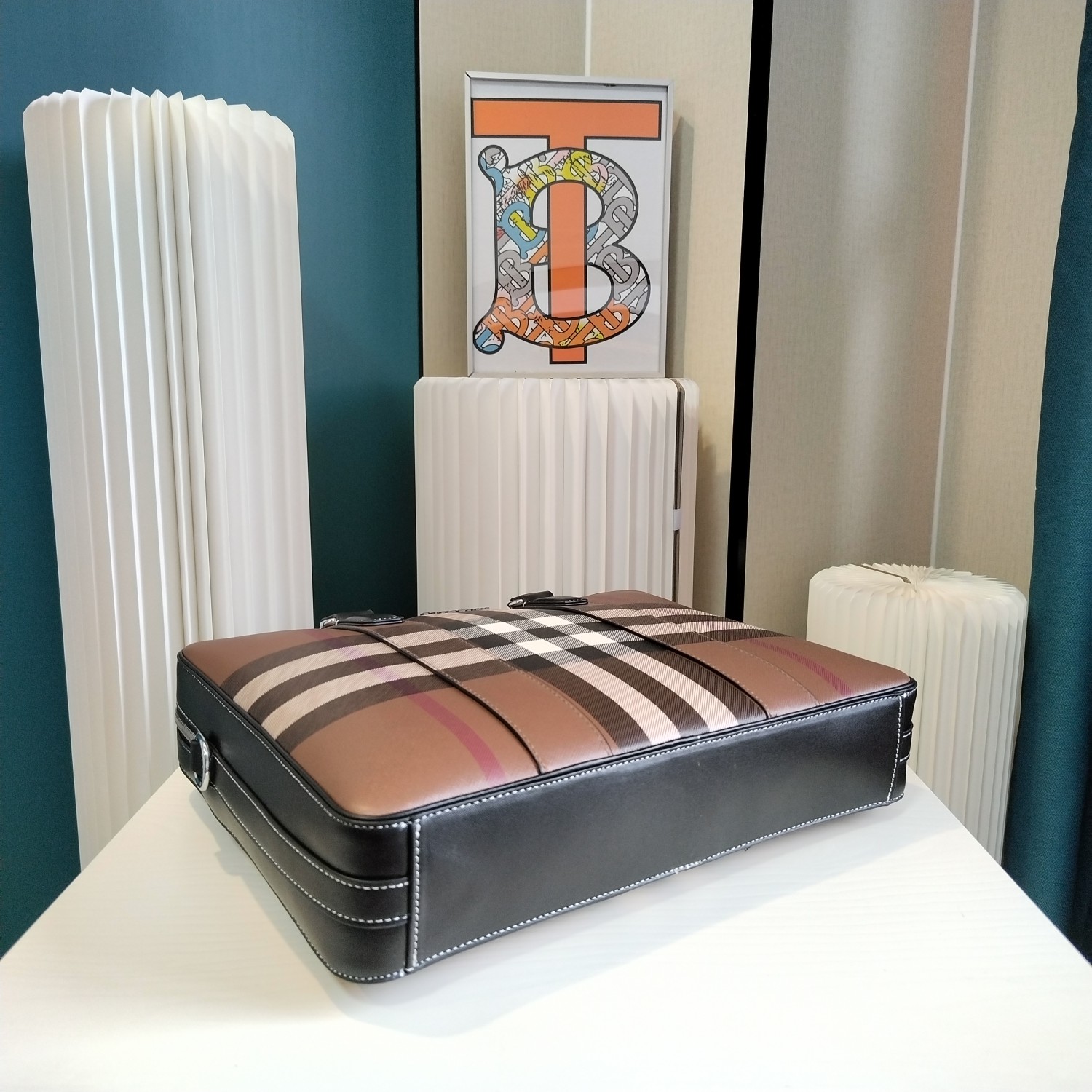 【BURBERRY 公式旗艦店】バーバリー   ハンドバッグ 当日出荷 好評に付き再入荷！37*27*7CM