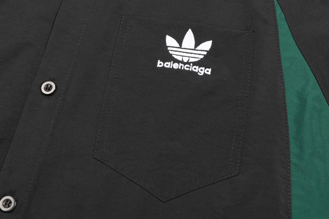 【BALENCIAGA  公式旗艦店】バレンシアガ   シャツ  ご好評に付き再入荷！