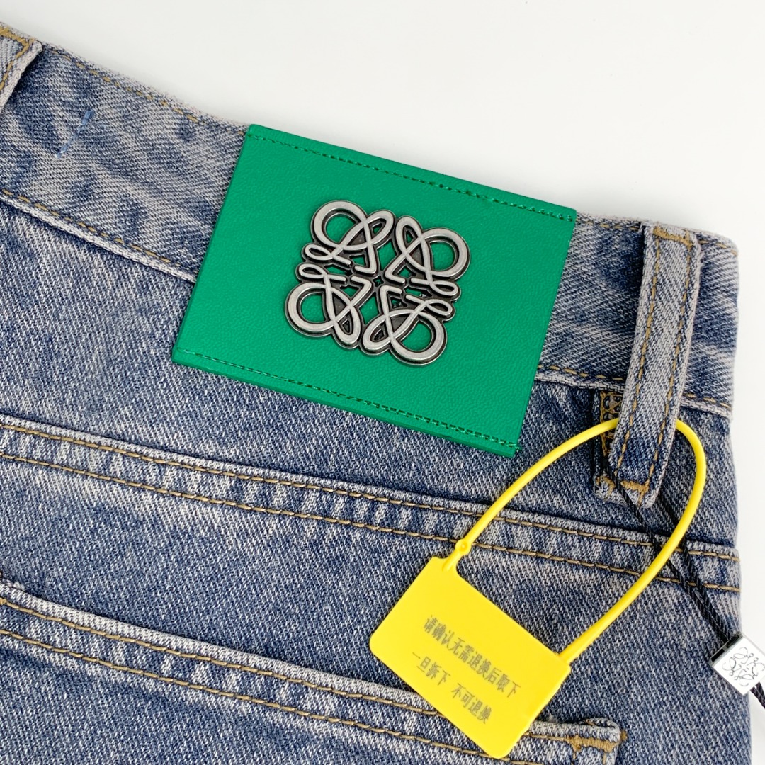 【LOEWE  公式旗艦店】ロエベ  ジーパン  ご好評に付き再入荷！