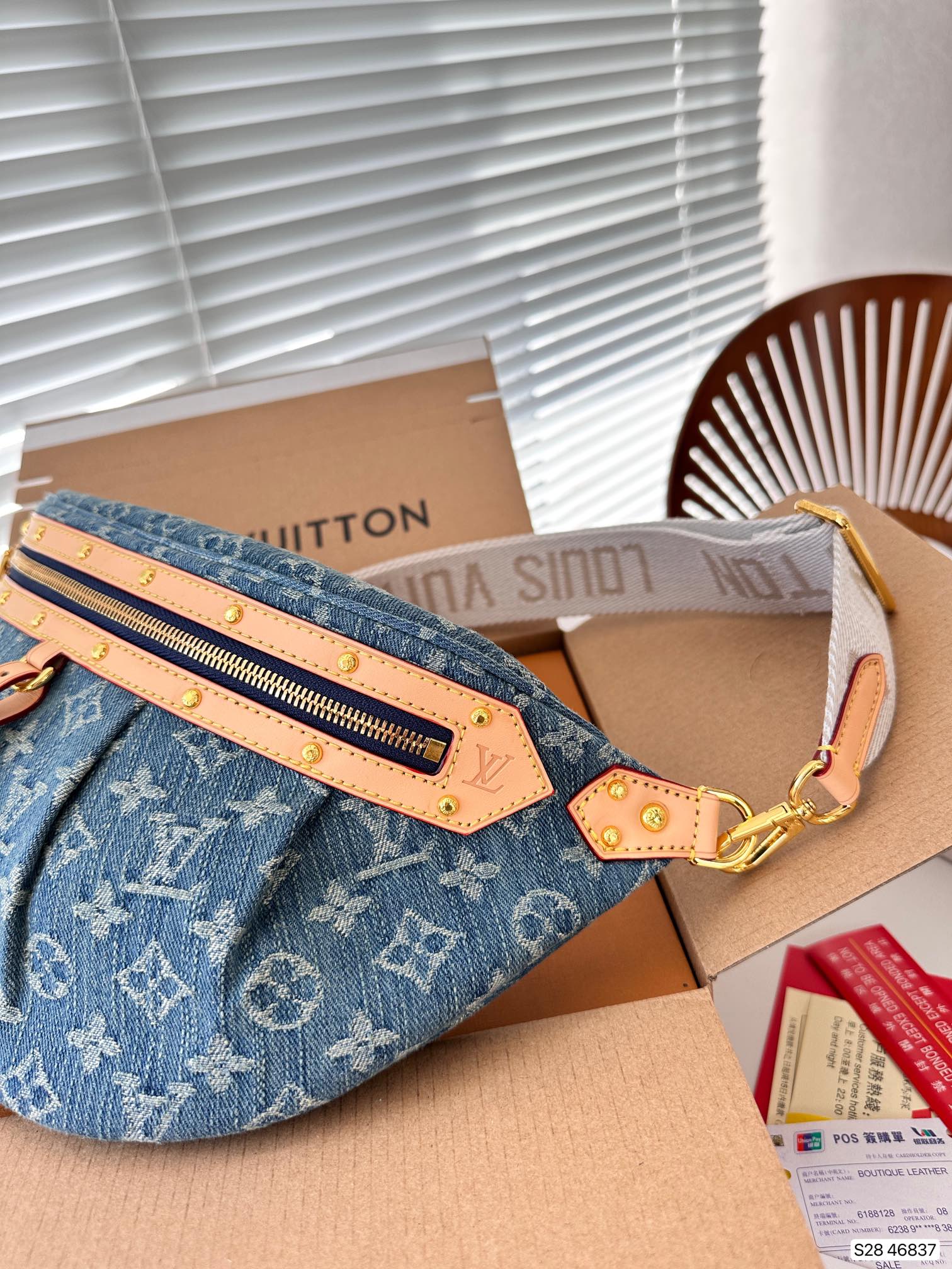 【LOUIS VUITTON  公式旗艦店】ルイヴィトン    ウエストポーチ  当日出荷 好評に付き再入荷！42*19CM