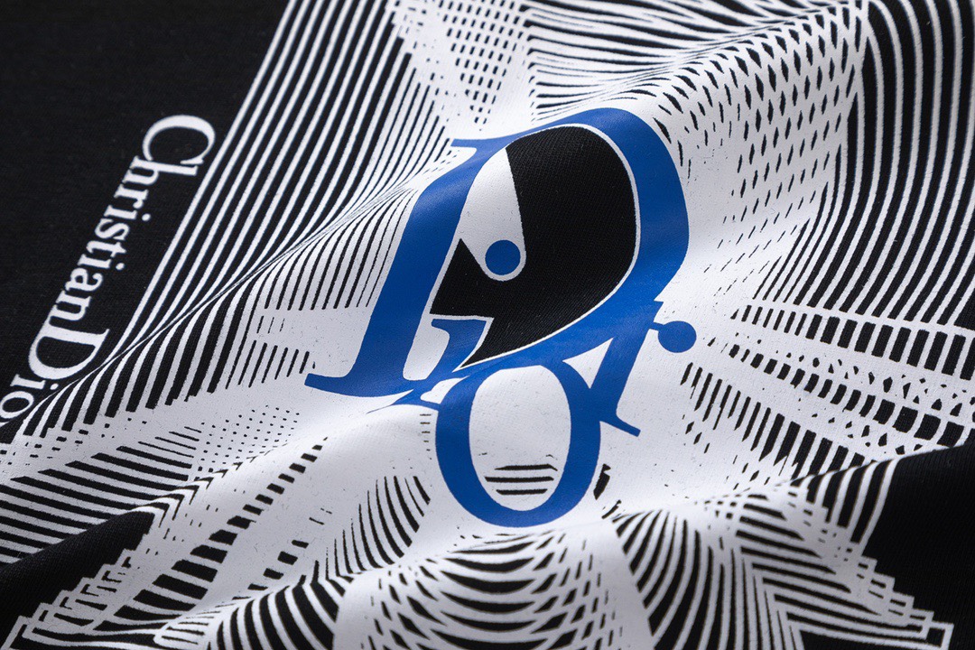 【DIOR  公式旗艦店】ディオール  Tシャツ ご好評に付き再入荷！