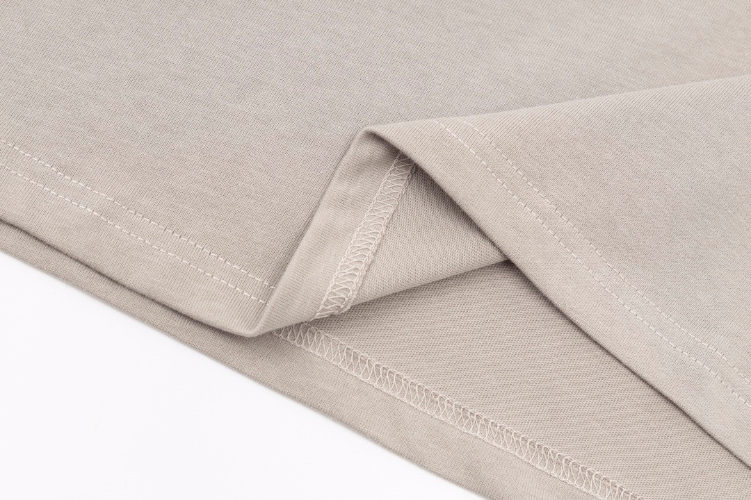 【YSL SAINT LAURENT 公式旗艦店】サンローラン Tシャツ ご好評に付き再入荷！