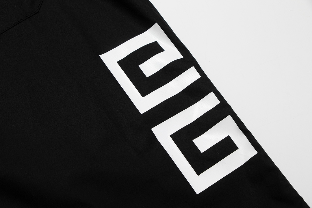 【GIVENCHY 公式旗艦店】ジバンシー 半袖シャツ ご好評に付き再入荷 240716