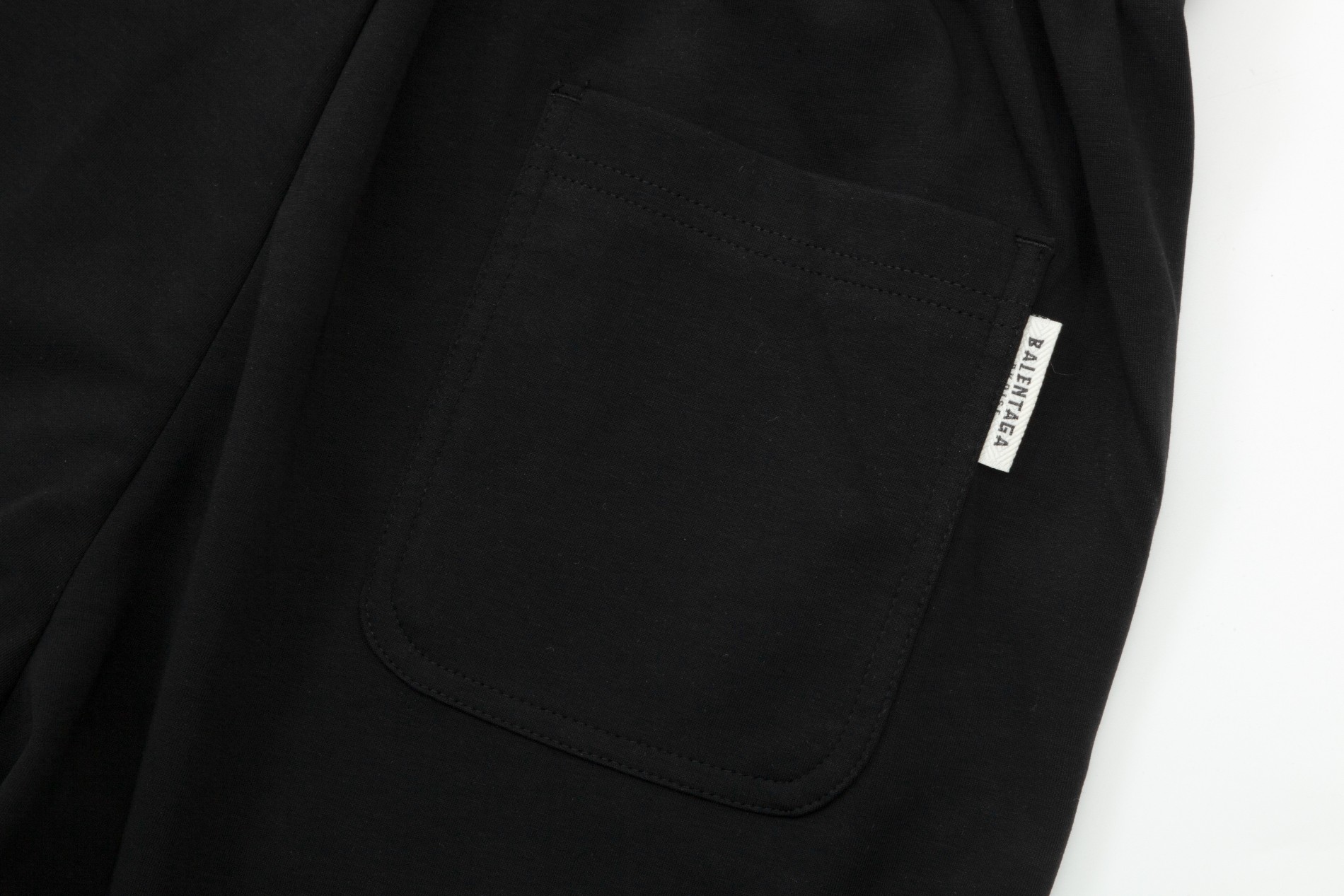 【BALENCIAGA 公式旗艦店】バレンシアガ  ショートパンツ  ご好評に付き再入荷！