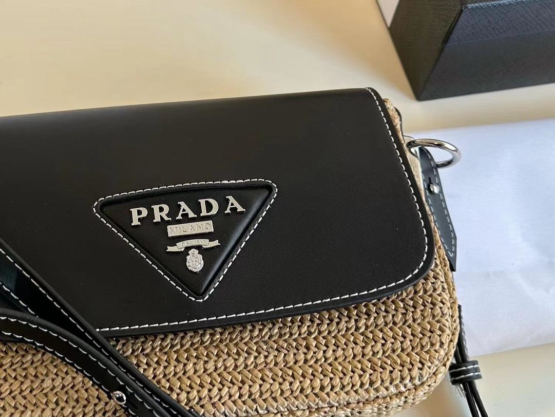 【PRADA  公式 旗艦店】プラダ  斜めがけバッグ 当日出荷 好評に付き再入荷！26*16CM 240719