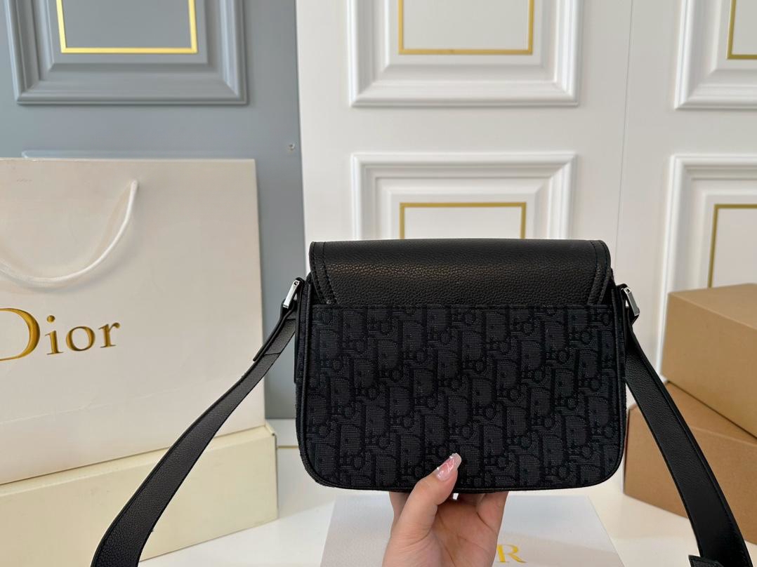 【DIOR公式旗艦店】ディオール  斜めがけバッグ 当日出荷 好評に付き再入荷！23*18CM 240720