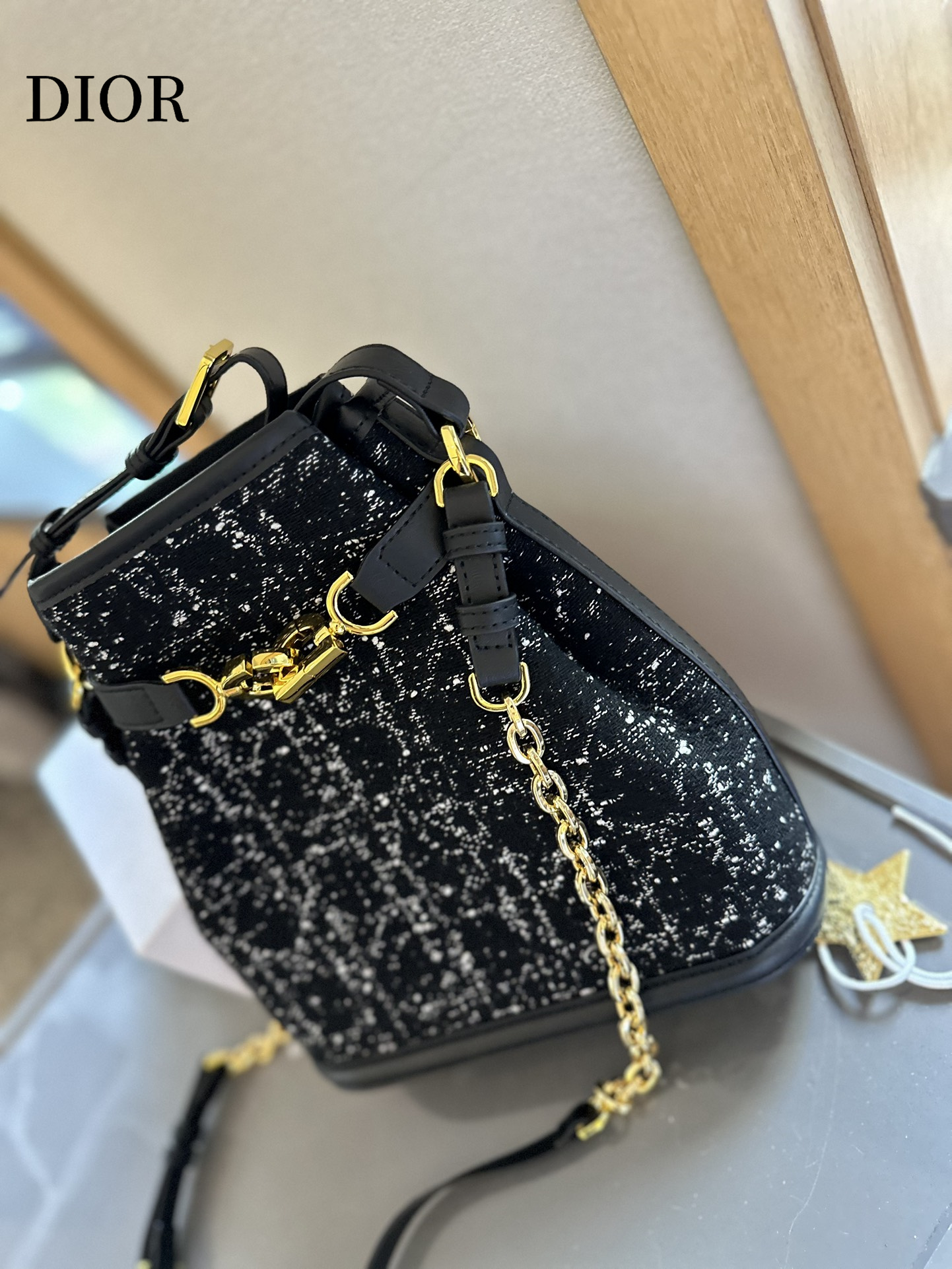 【DIOR公式旗艦店】ディオール  ハンドバッグ   当日出荷 好評に付き再入荷！24CM 240720