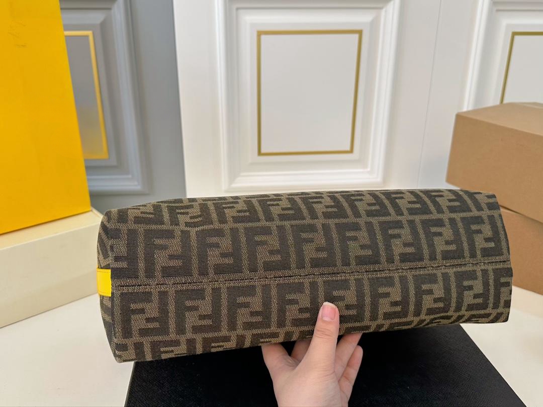 【FENDI  公式旗艦店】フェンディ  ハンドバッグ  当日出荷 好評に付き再入荷！38*35CM  240720