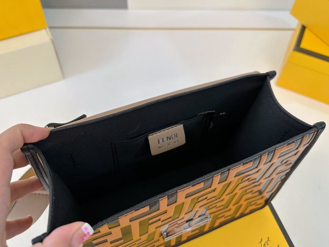 【FENDI  公式旗艦店】フェンディ 斜めがけバッグ  当日出荷 好評に付き再入荷！25*18CM  240720