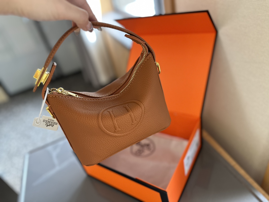 【Hermès 公式旗艦店】エルメス ハンドバッグ 当日出荷 好評に付き再入荷！18CM  240724